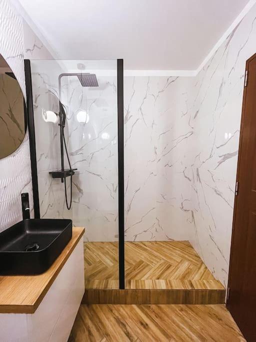 Quickspace Modern Concept Букурещ Екстериор снимка